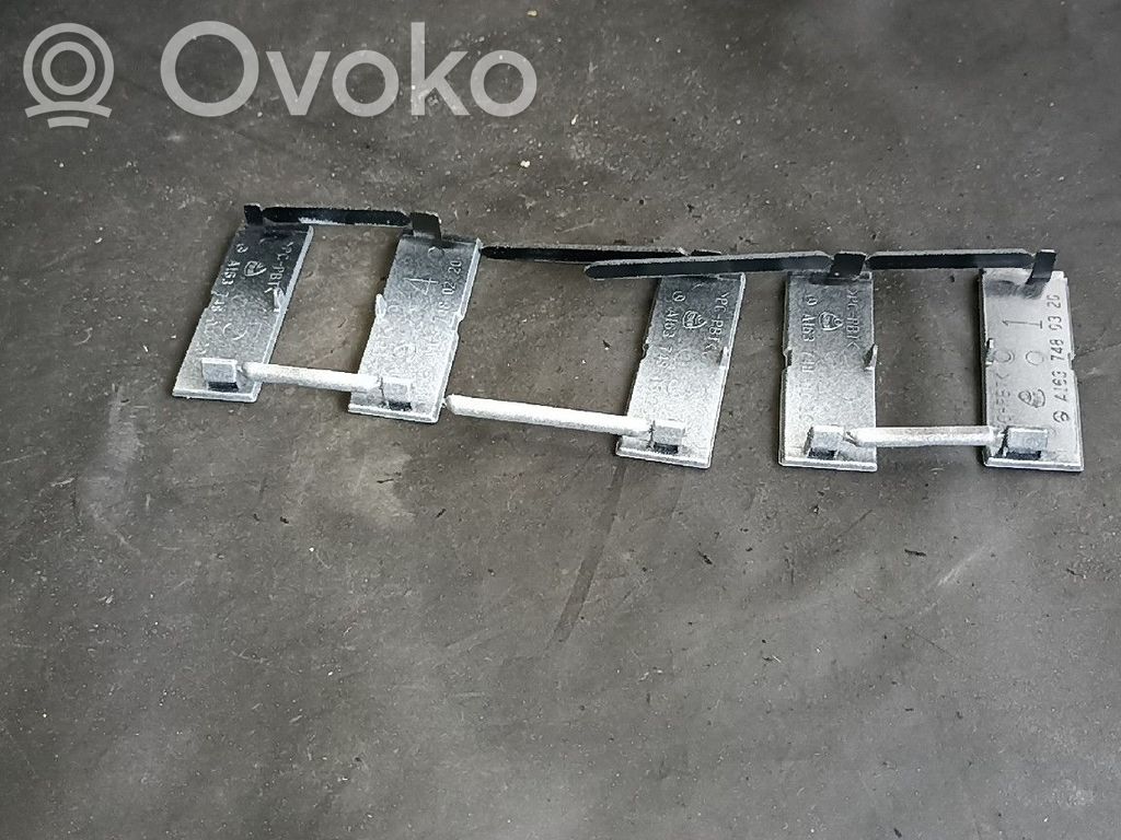 Mercedes-Benz ML W163 Šoninė apdaila (prie lango) 