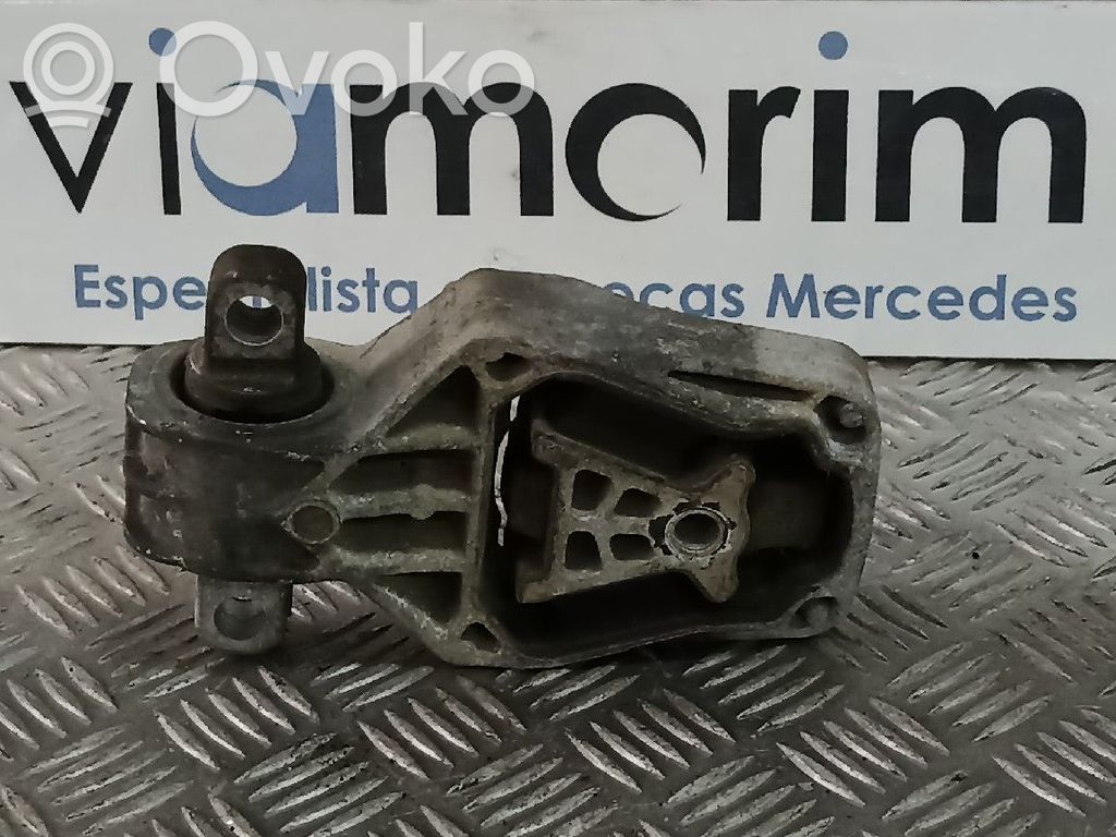 Mercedes-Benz A W176 Engine mount bracket 