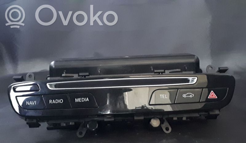 Mercedes-Benz C W205 Botón interruptor de luz de peligro 