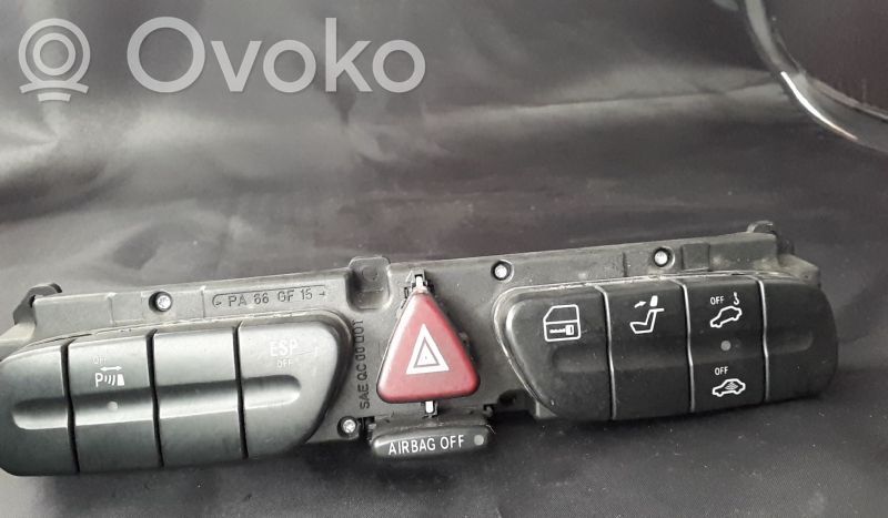 Mercedes-Benz C W203 Przycisk świateł awaryjnych 