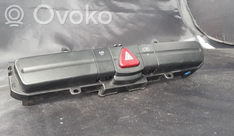 Botón interruptor de luz de peligro   9065450507,9068701210,A9065450507,A9068701210