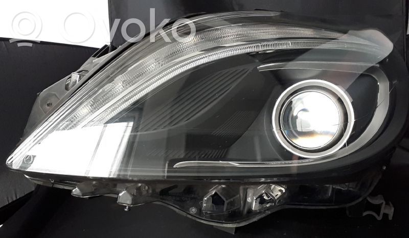 Mercedes-Benz B W246 W242 Lampa przednia 