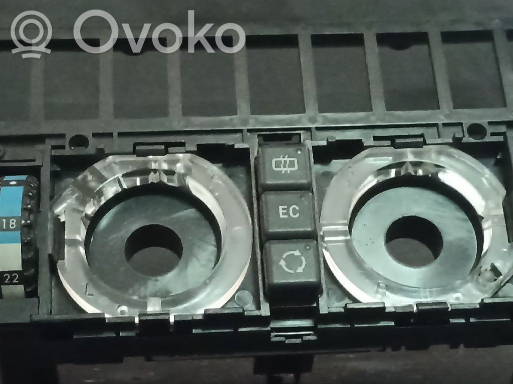 Mercedes-Benz E W124 Gaisa kondicioniera / klimata kontroles / salona apsildes vadības bloks (salonā) 