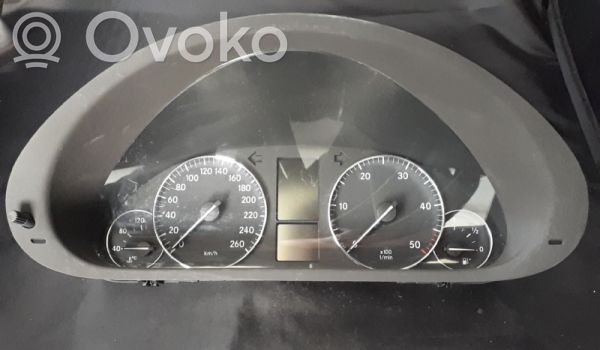 Mercedes-Benz C W203 Licznik / Prędkościomierz 