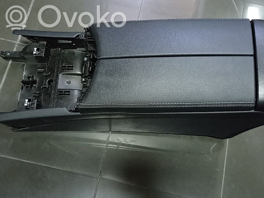 Mercedes-Benz C W205 Podłokietnik tunelu środkowego 