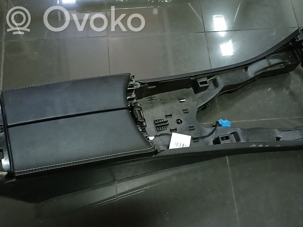 Mercedes-Benz C W205 Podłokietnik tunelu środkowego 