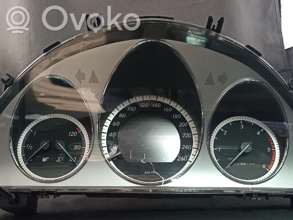 Mercedes-Benz C W204 Tachimetro (quadro strumenti) 