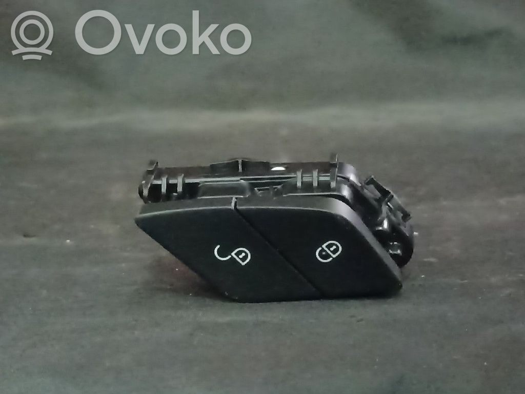 Mercedes-Benz C W205 Central locking switch button 