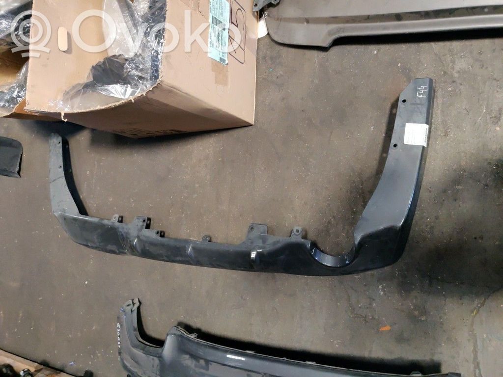 BMW 2 F44 Moldura inferior del parachoques trasero 