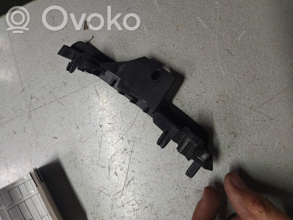 BMW 5 G30 G31 G38 Front bumper mounting bracket 