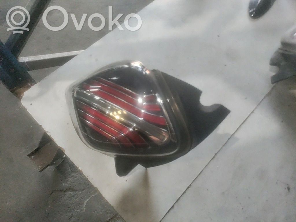 Rear/tail lights   265500965R