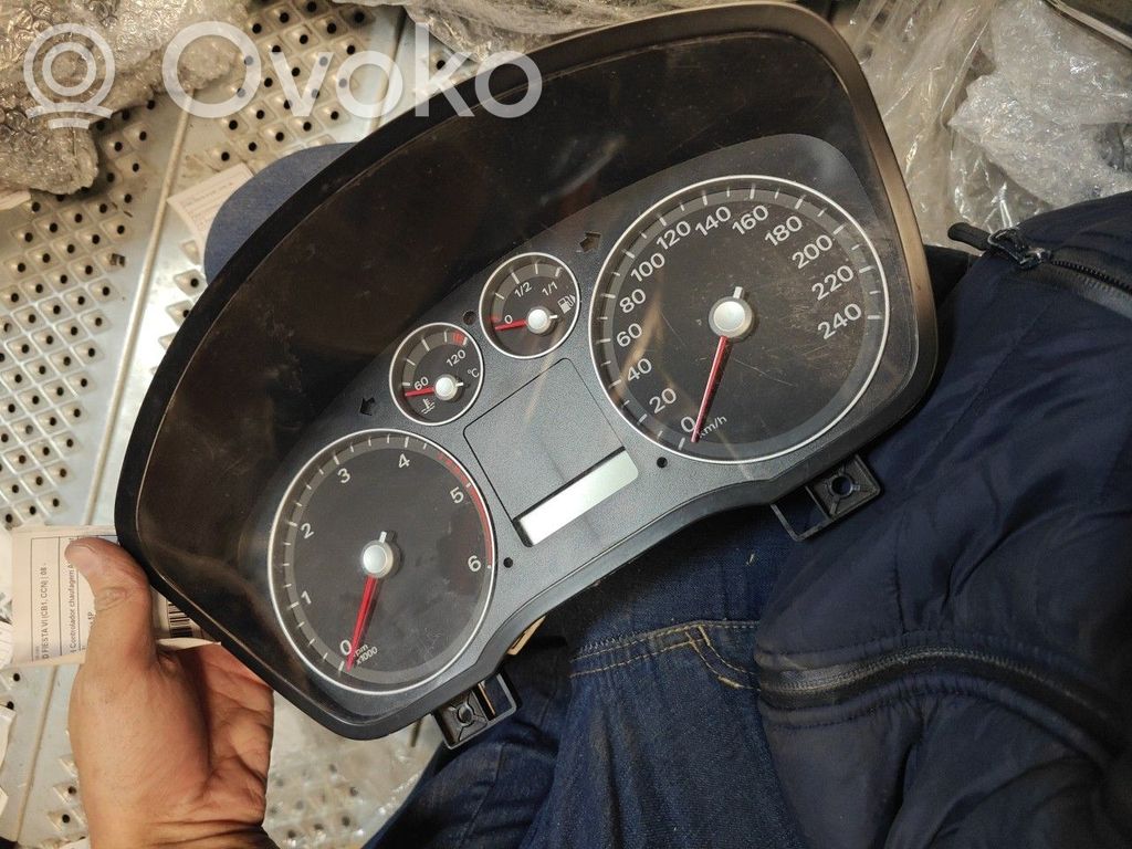 Spidometrs (instrumentu panelī)   3M5F10A855A,3M5F10841B,3M5T10849,FORDFOCUSII