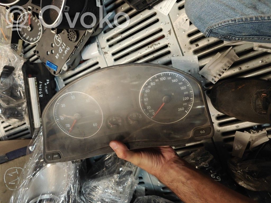 Volkswagen Golf V Vitezometru (grup de instrumente) 