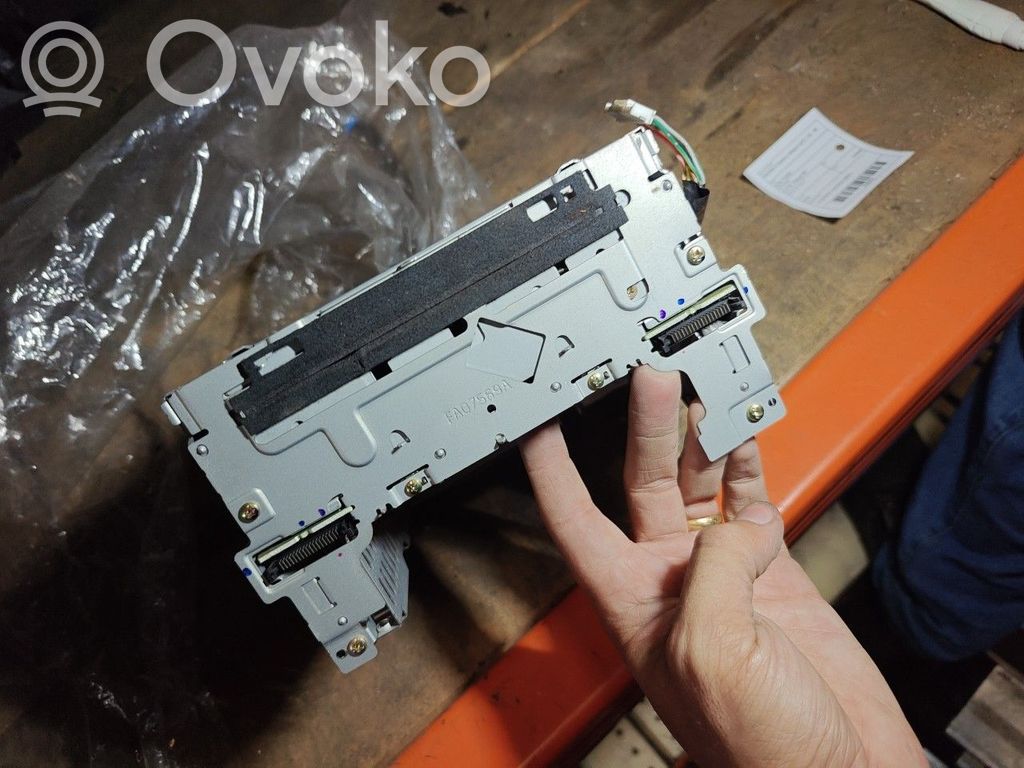 Radio / CD-Player / DVD-Player / Navigation   YGFM031253,MAZDA6CARRINHA2003