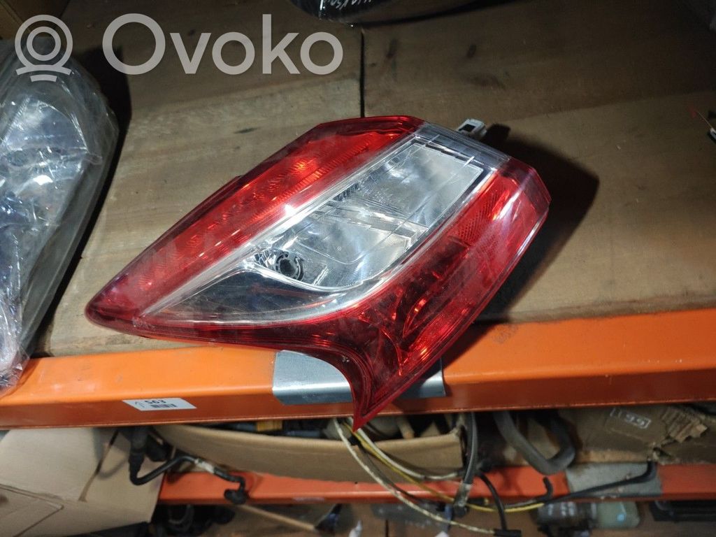Nissan Pulsar Takaluukun takavalot 