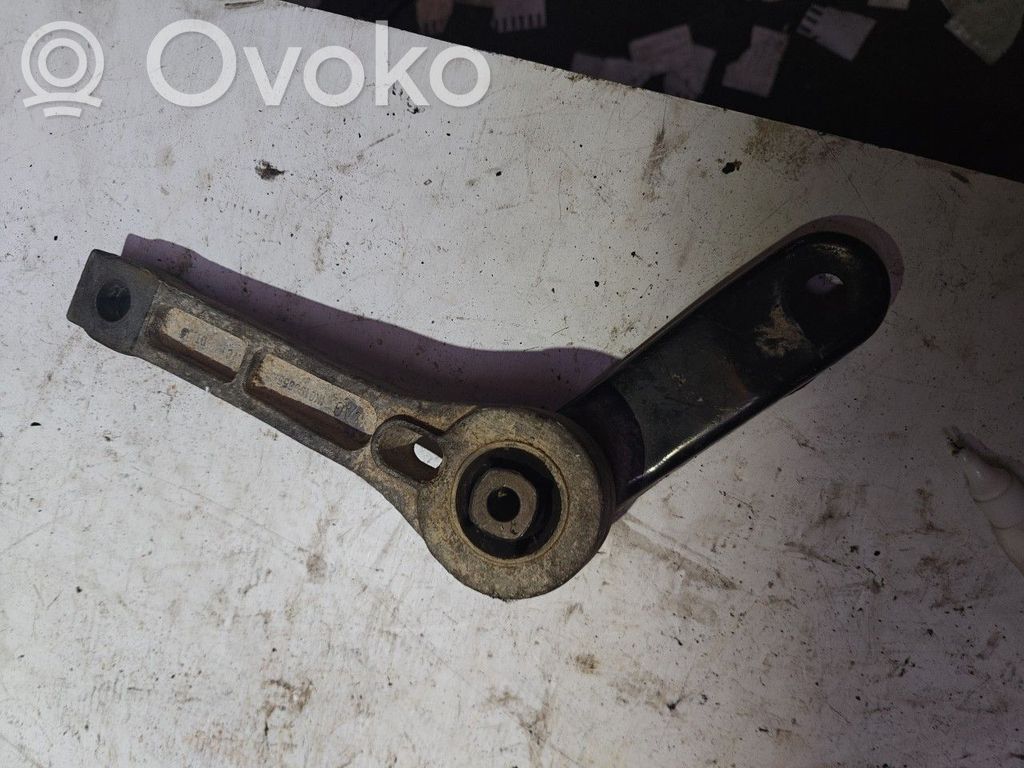 Volkswagen Golf V Engine mount bracket 