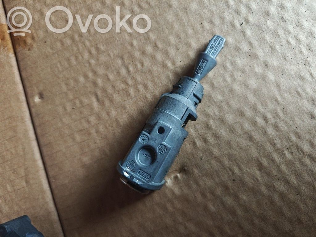 Volkswagen Polo V 6R Zamek klapy tylnej bagażnika 