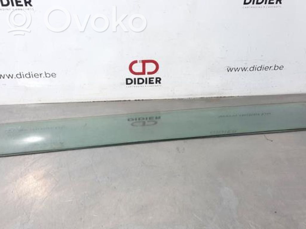 Land Rover Defender Vidrio lateral trasero 