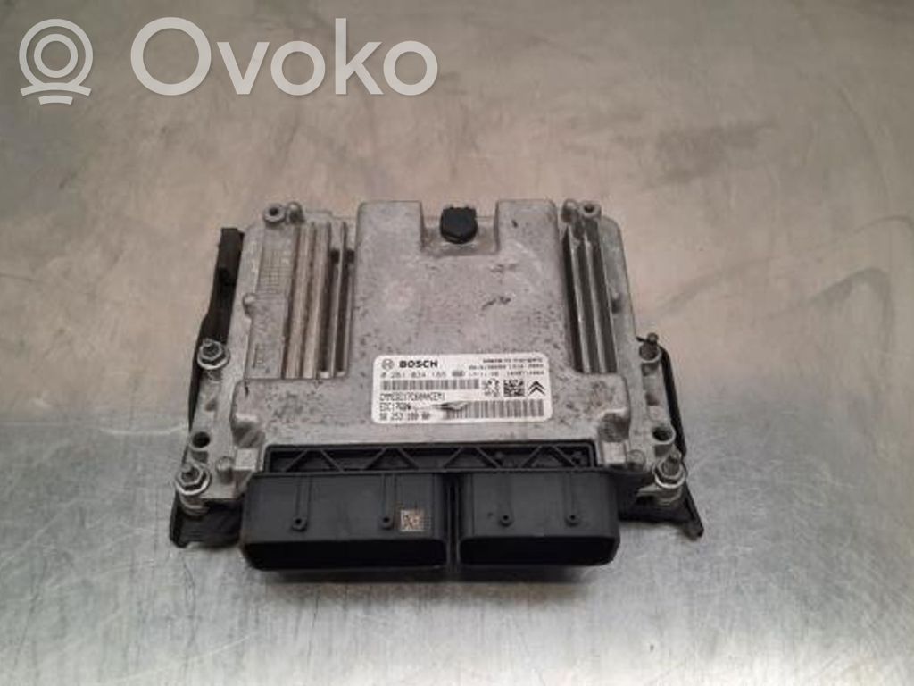 Peugeot 3008 II Engine control unit/module 