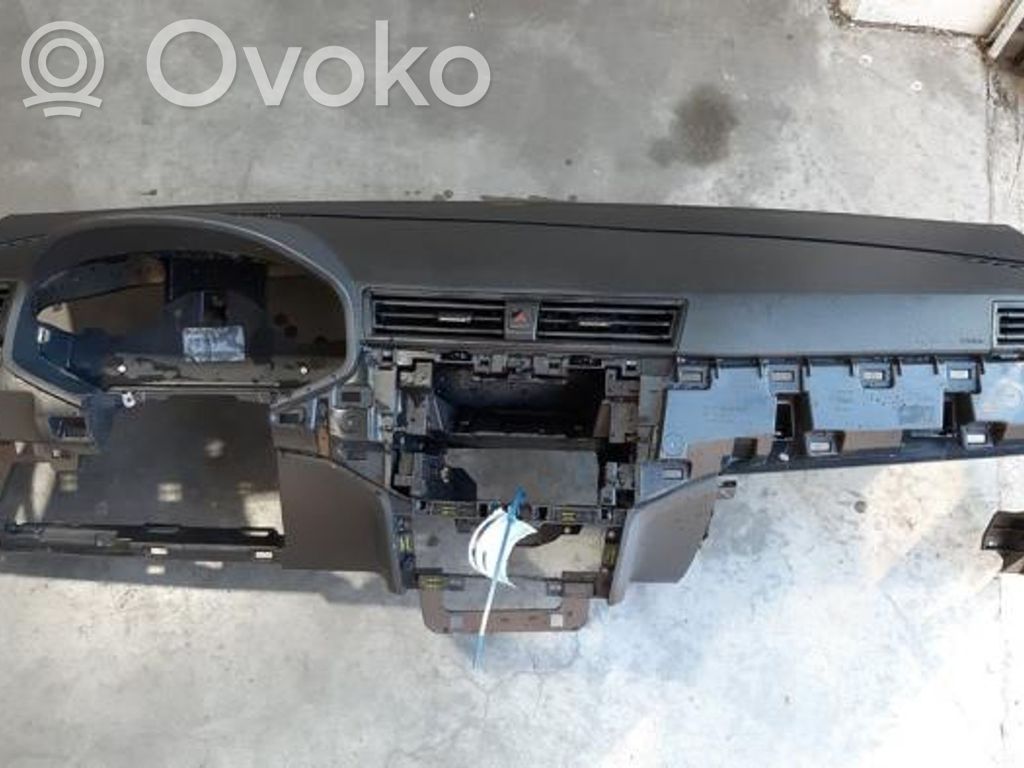 Toyota Auris E180 Panelis 