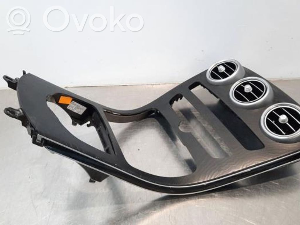 Mercedes-Benz C W205 Konsola środkowa / Radio / GPS 