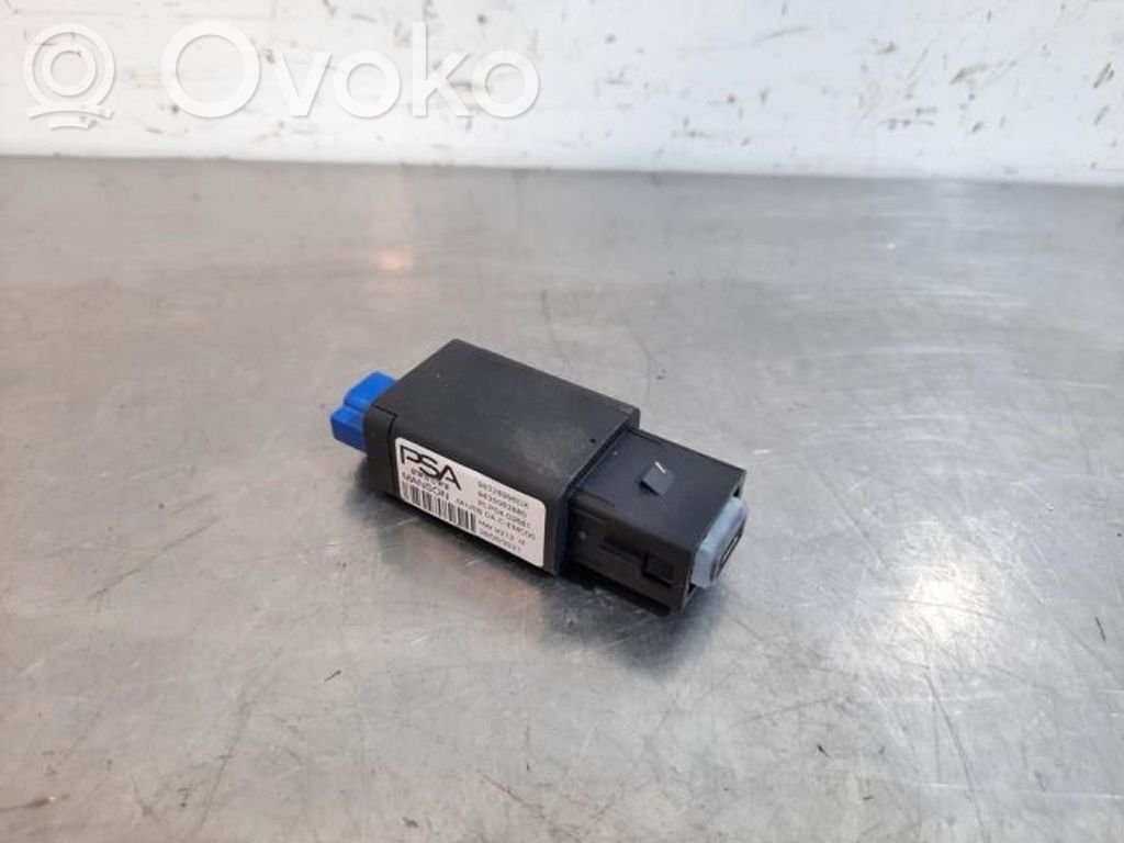 Enchufe conector USB   9835062880,9835062880