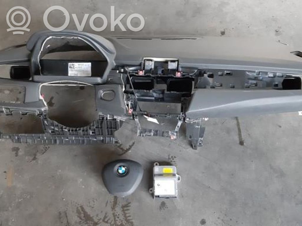 BMW 2 F45 Zestaw poduszek powietrznych z panelem 