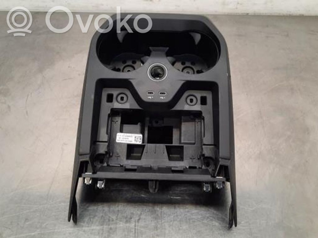 BMW iX Cup holder front 
