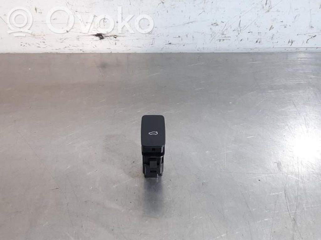 Ford Puma Tailgate/trunk/boot open switch 