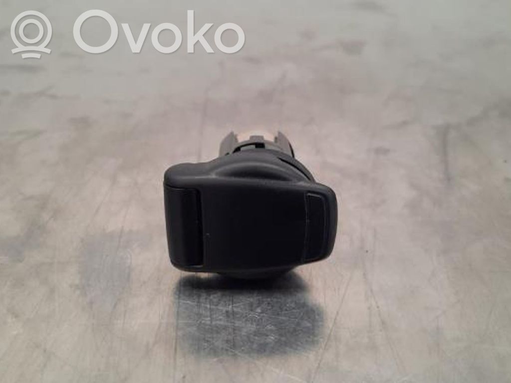 12V Steckdose vorne