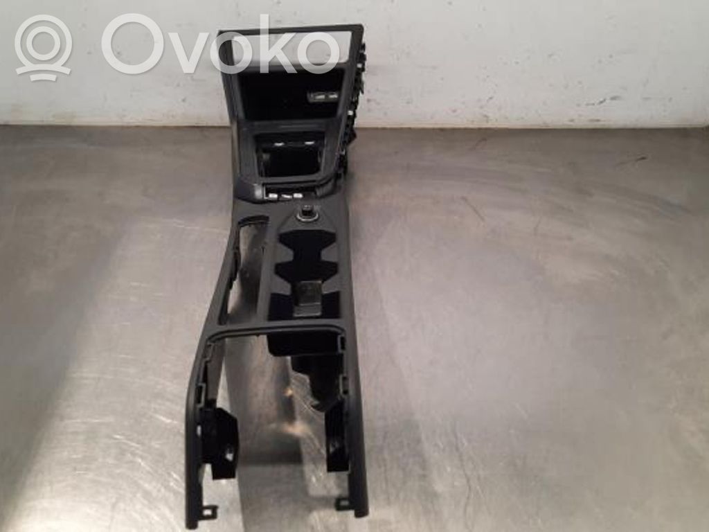 Volkswagen Polo VI Centrinė konsolė 
