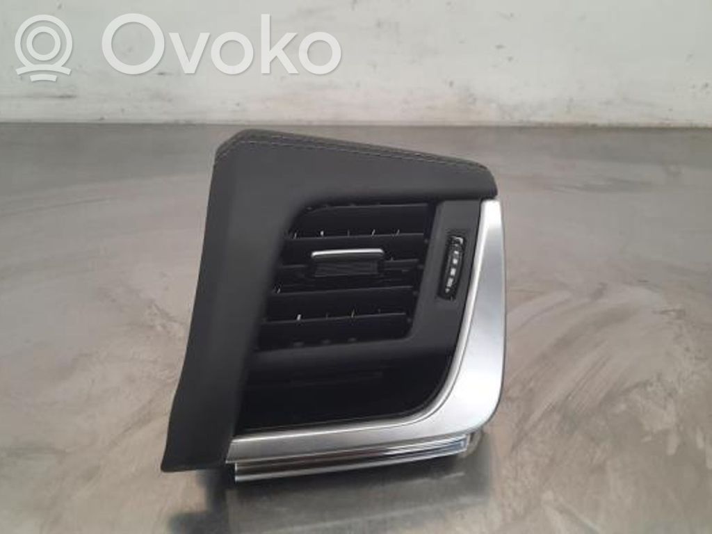 Nissan Qashqai J12 Dash center air vent grill 