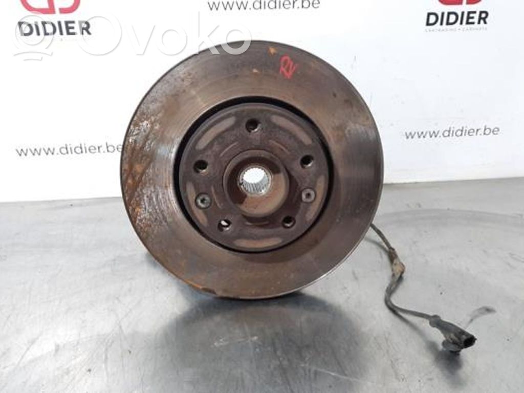 Mangueta de dirección de rueda delantera   8200881916,8200881916
