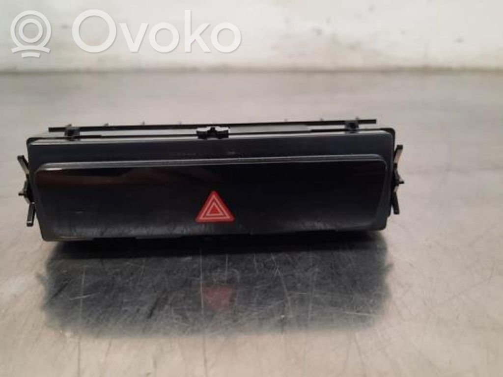 Audi Q4 e-tron Hazard light switch 