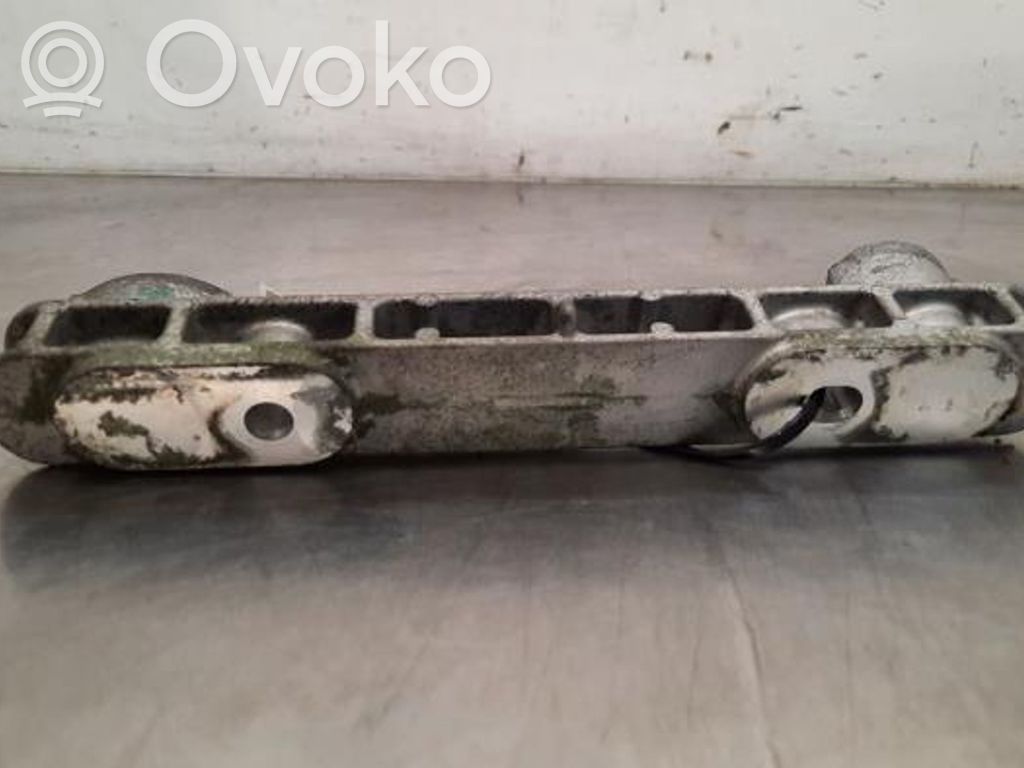 Volvo XC40 Engine mount bracket 