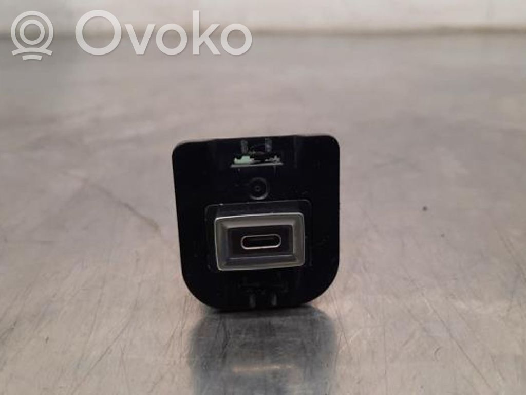 Peugeot 308 Gniazdo / Złącze USB 