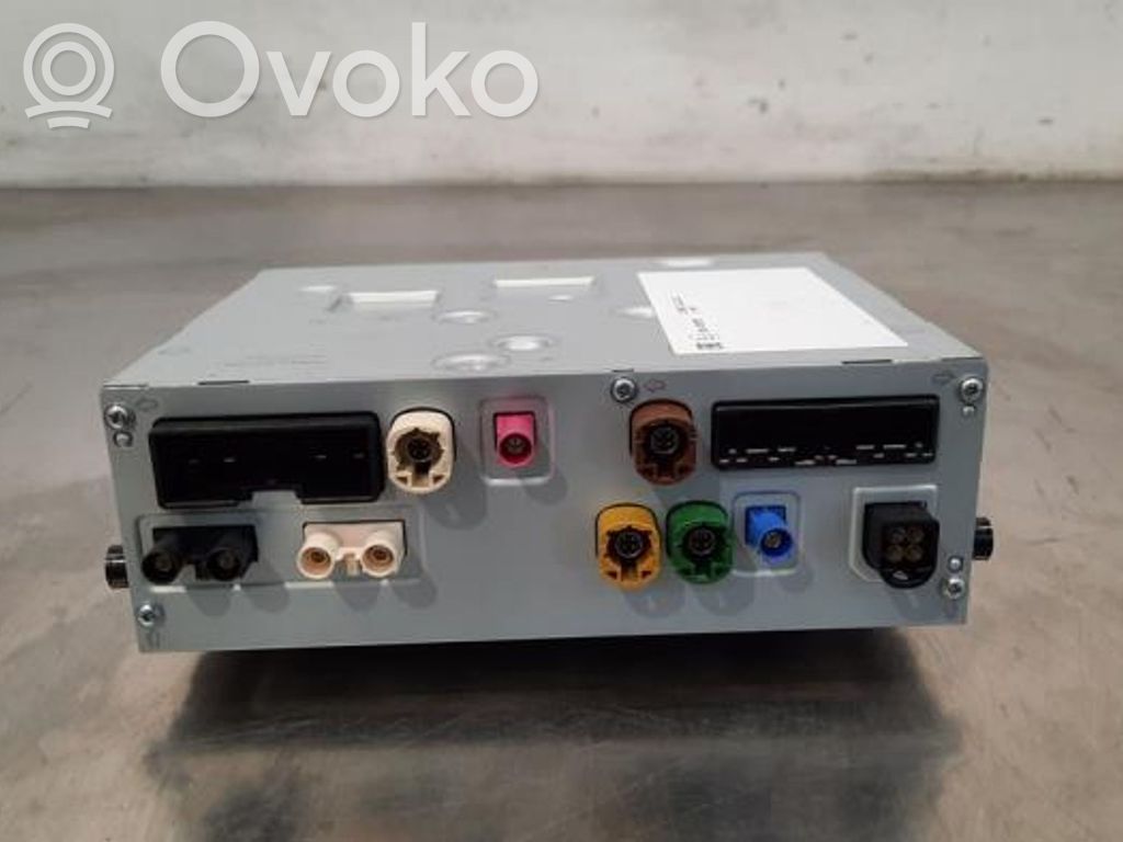 Land Rover Defender Radio/CD/DVD/GPS head unit 