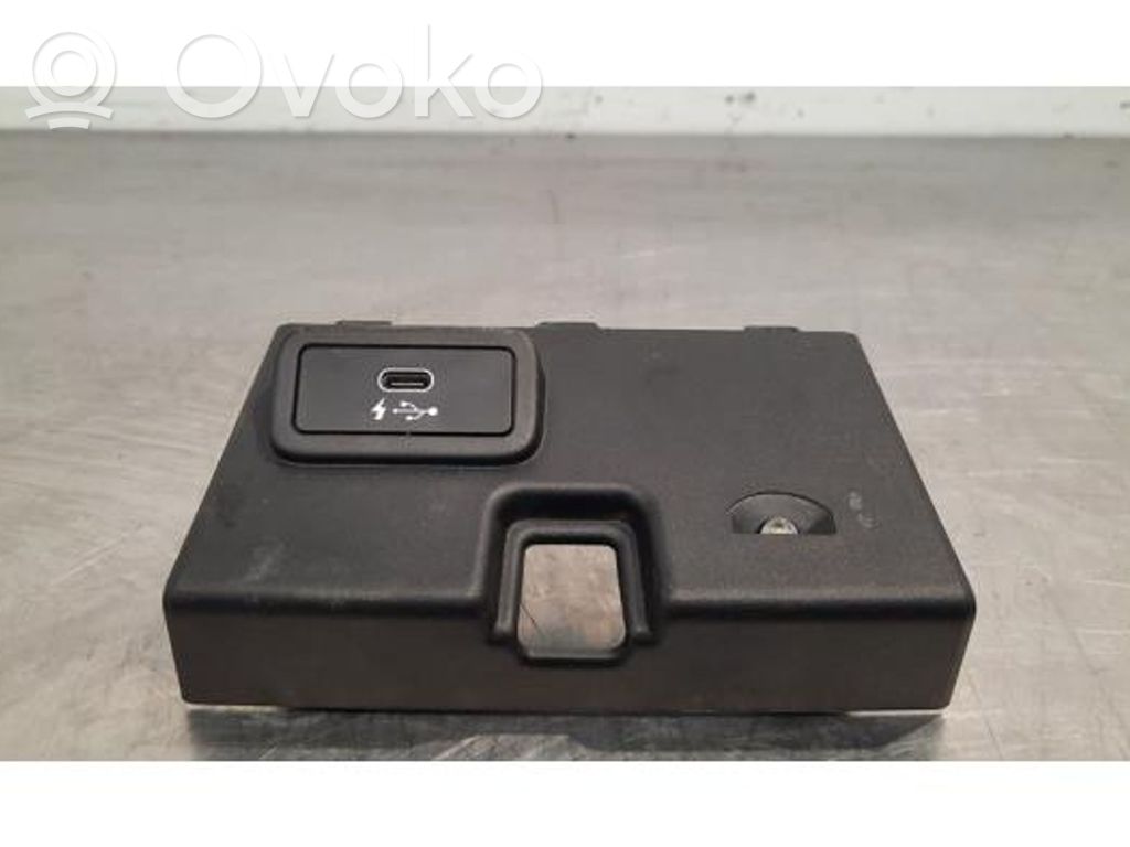BMW 3 G20 G21 Connettore plug in USB