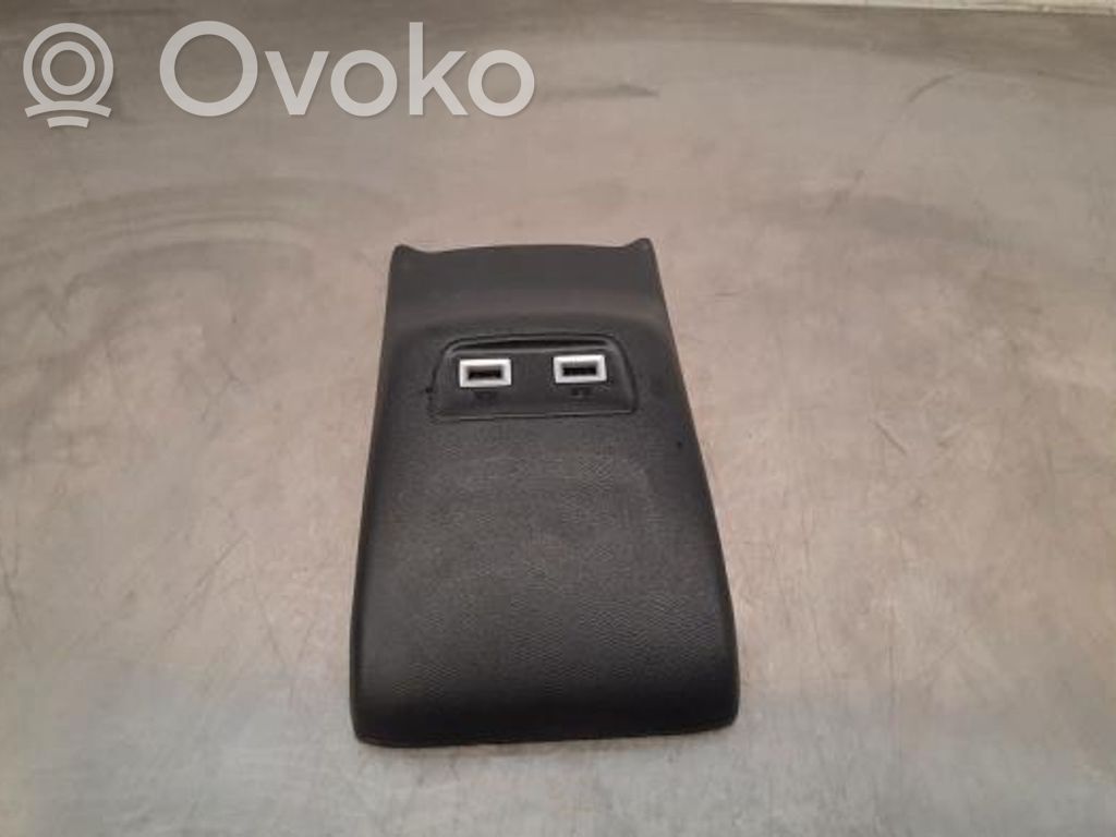 Peugeot 208 II Connettore plug in USB 