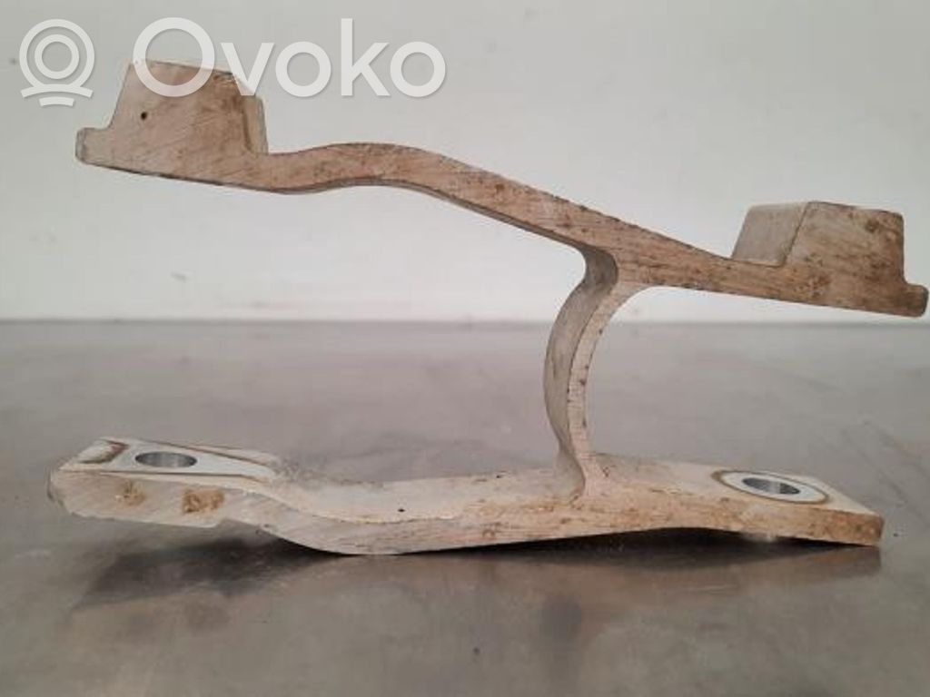 Volvo XC40 Gearbox mounting bracket 
