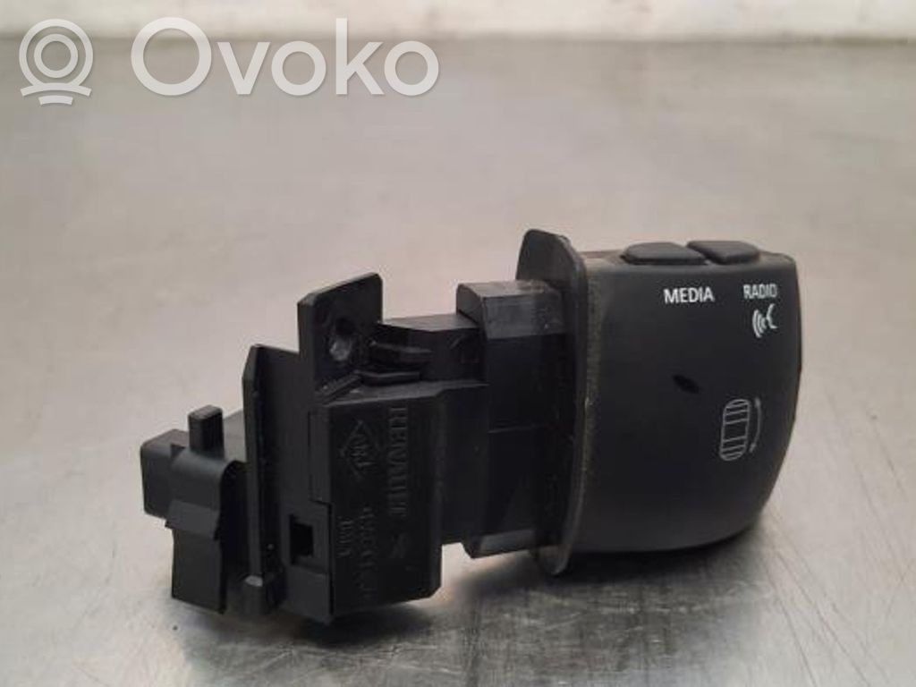 Renault Master III Boutons / interrupteurs volant 
