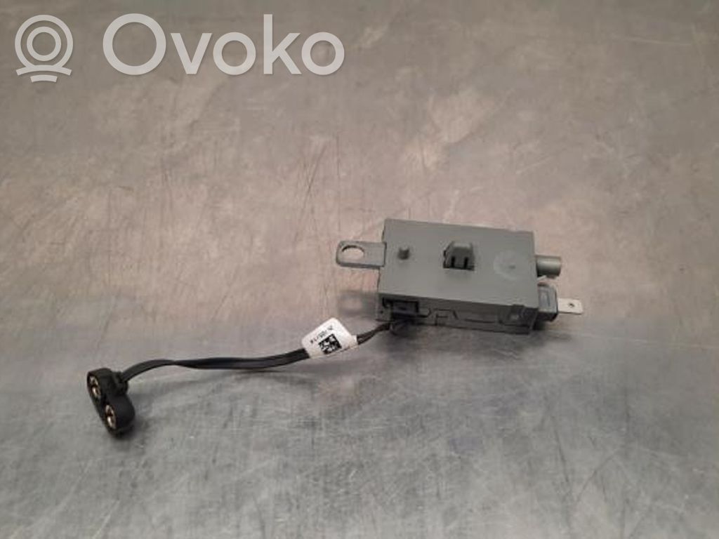 Land Rover Discovery 4 - LR4 Amplificator antenă aeriană 
