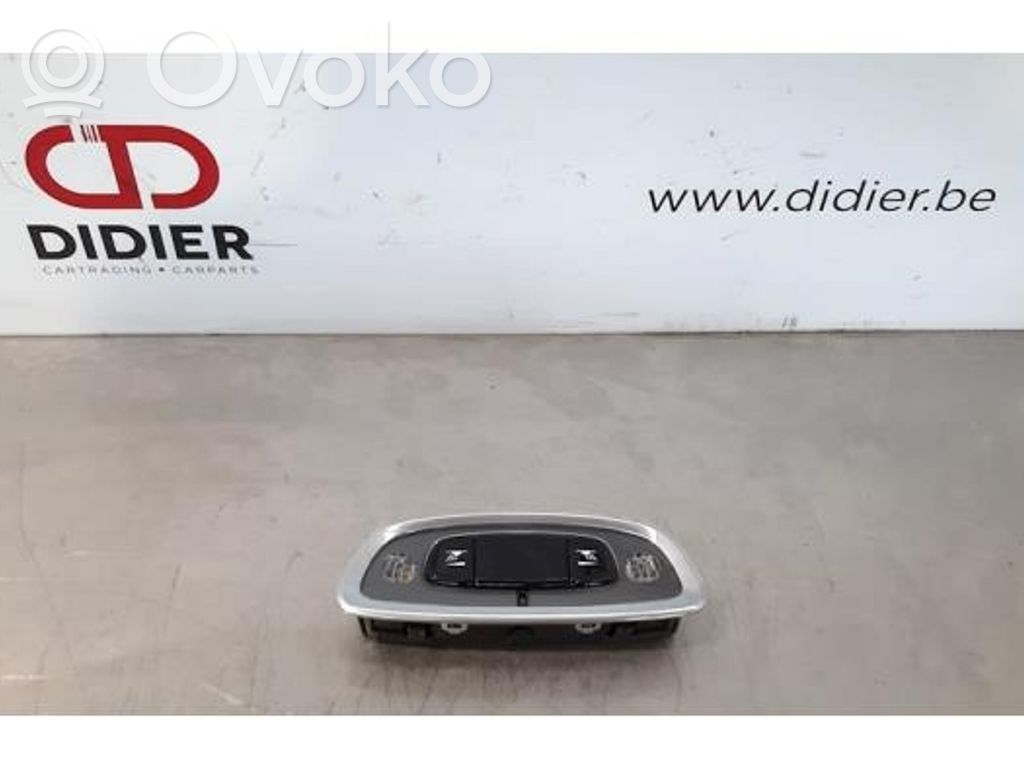 Volvo S90, V90 Takaistuimen valo