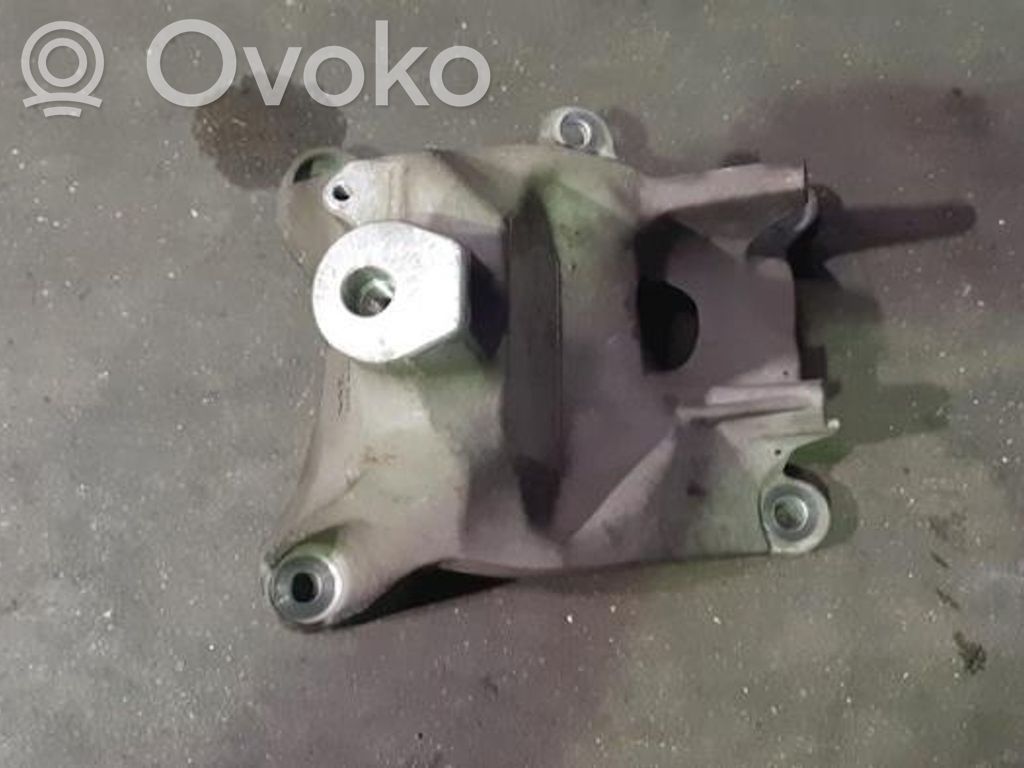 Audi A4 S4 B8 8K Engine mount bracket 