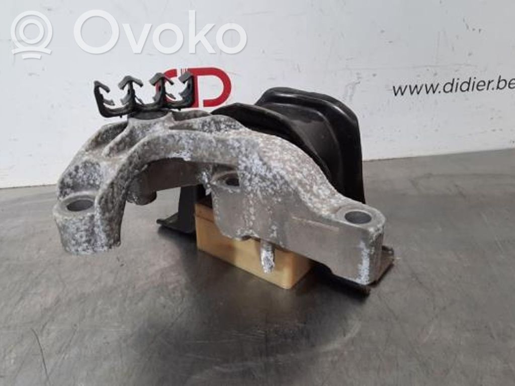 Dacia Sandero Engine mount bracket 