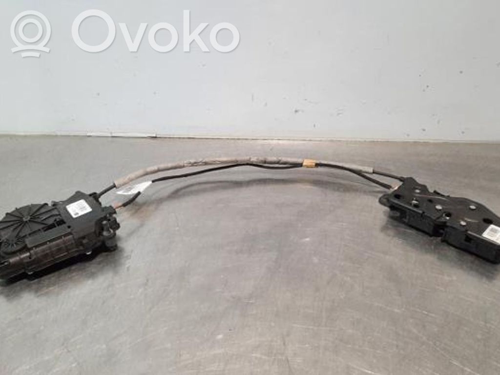 BMW 7 G11 G12 Konepellin lukituksen vastakappale 