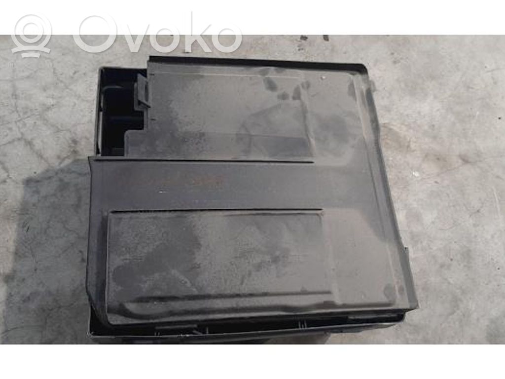 Peugeot 5008 Bandeja para la caja de la batería 
