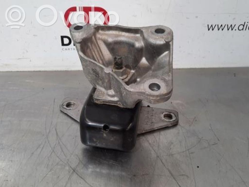 Engine mount bracket   2H6199256