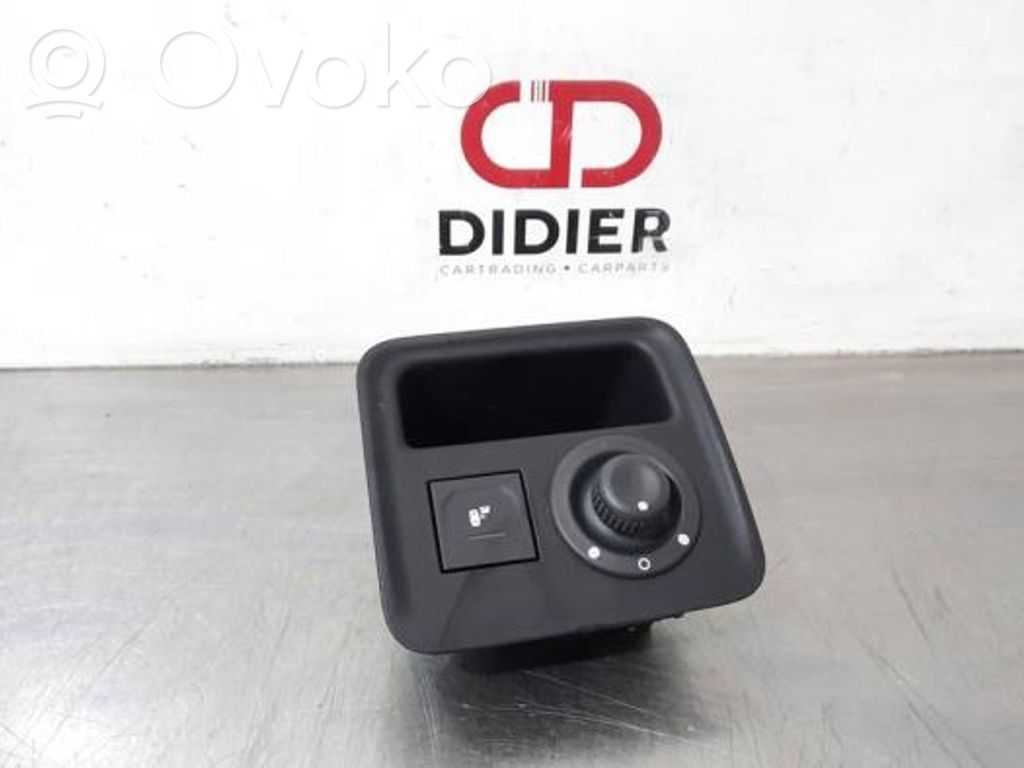 Dacia Duster III Wing mirror switch 