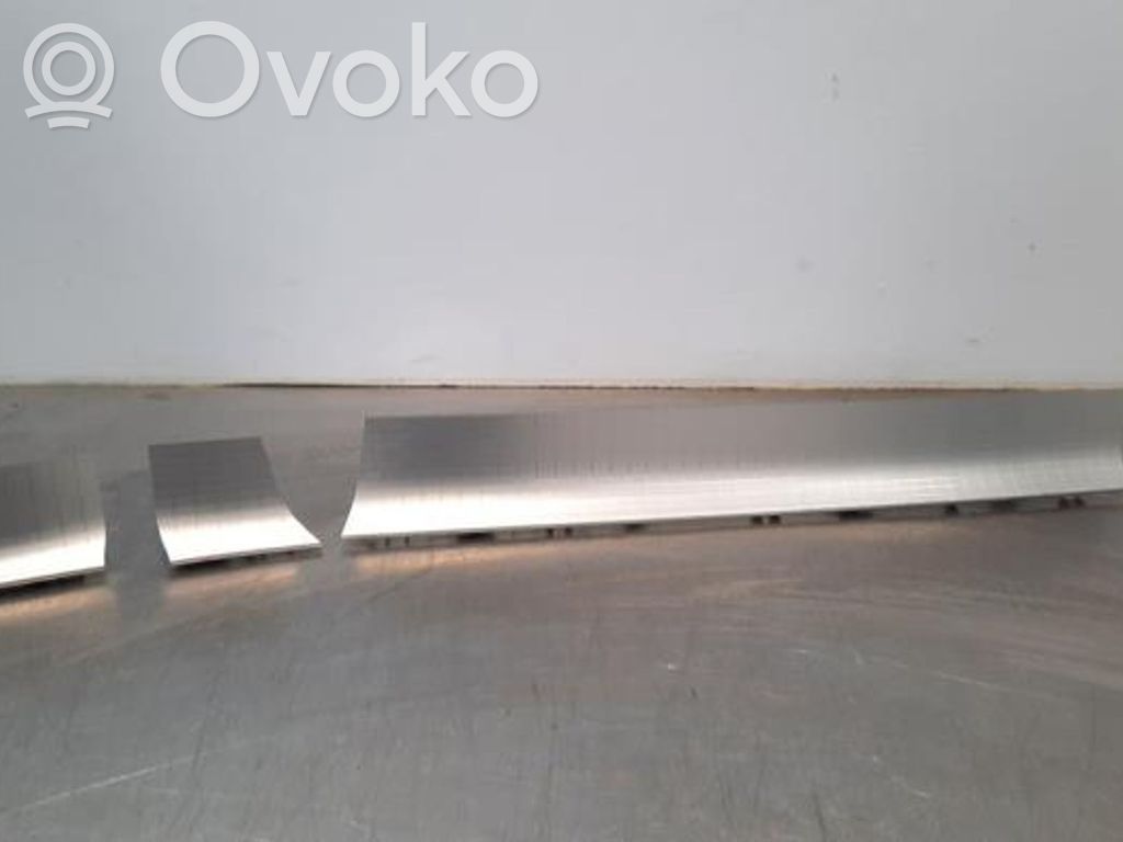 Volvo XC40 Dashboard glove box trim 